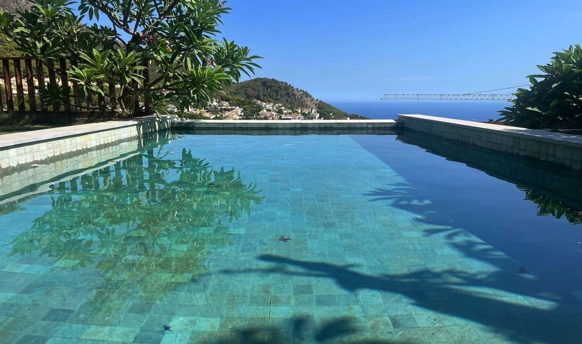 5 bedroom Villa for sale in Mijas with pool garage - € 1,600,000 (Ref: 9666307)