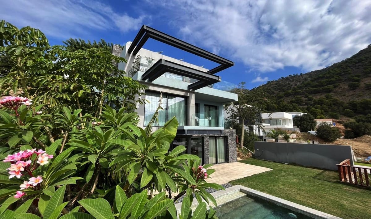 5 bedroom Villa for sale in Mijas with pool garage - € 1,600,000 (Ref: 9666307)