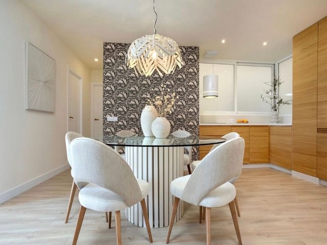 2 bedroom Apartment for sale in Playa de los Boliches, Fuengirola - € 560,000 (Ref: 9670667)