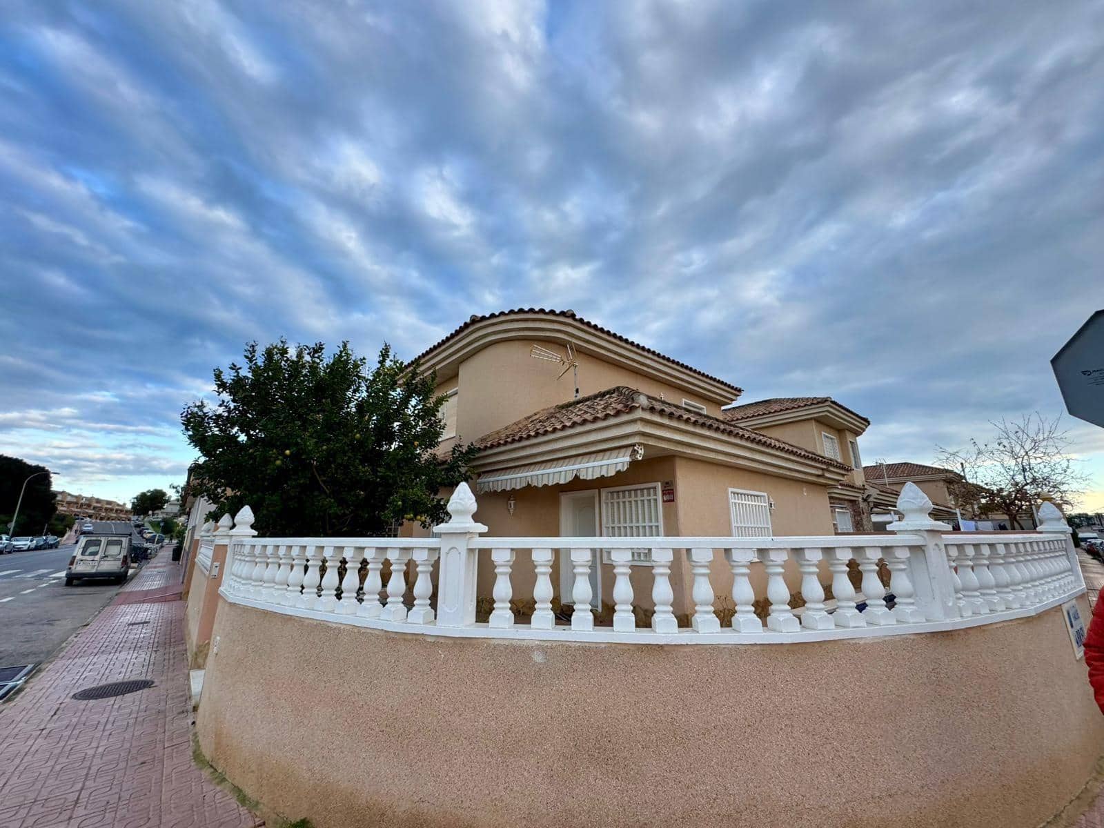 3 bedroom Villa for sale in Torrevieja with pool garage - € 320,000 (Ref: 9670683)