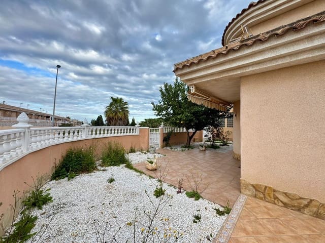 3 Zimmer Villa zu verkaufen in Torrevieja mit Pool Garage - 320.000 € (Ref: 9670683)