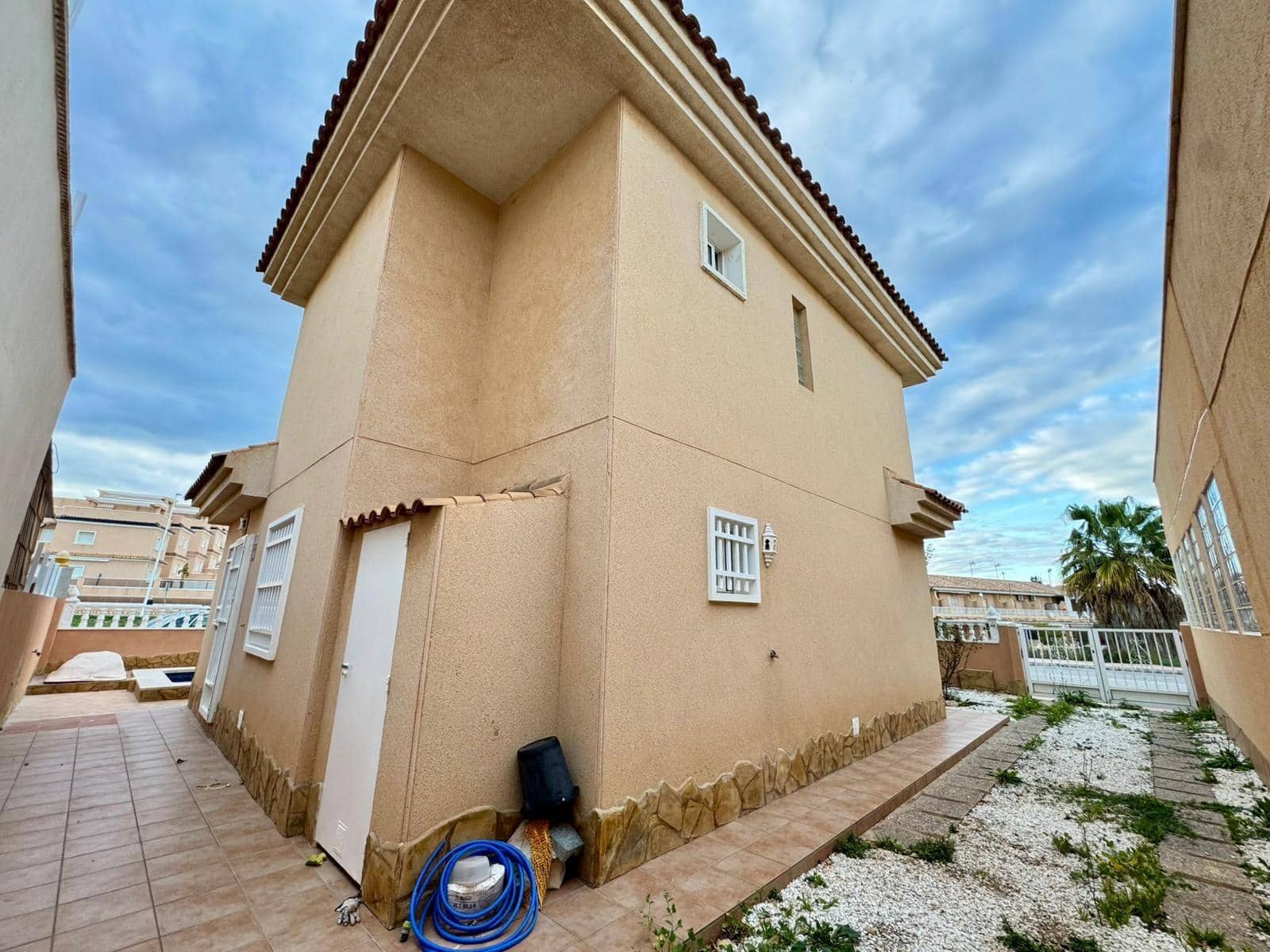 3 bedroom Villa for sale in Torrevieja with pool garage - € 320,000 (Ref: 9670683)