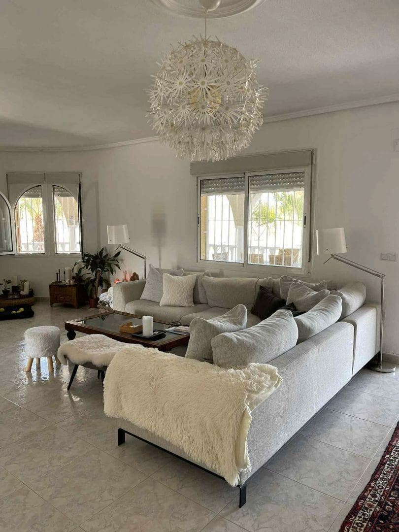 7 bedroom Villa for sale in Rojales with pool - € 525,000 (Ref: 9670692)