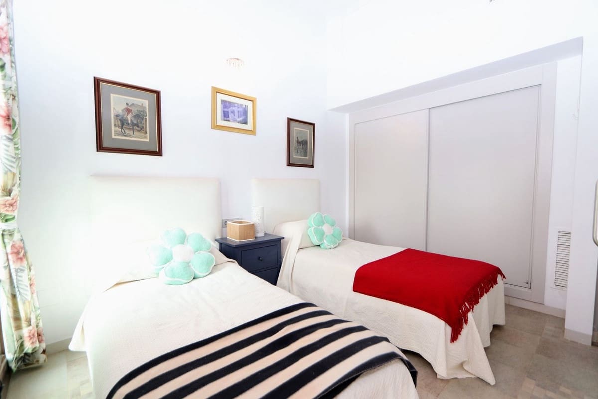 2 bedroom Villa for sale in Avileses with pool garage - € 289,995 (Ref: 9670702)