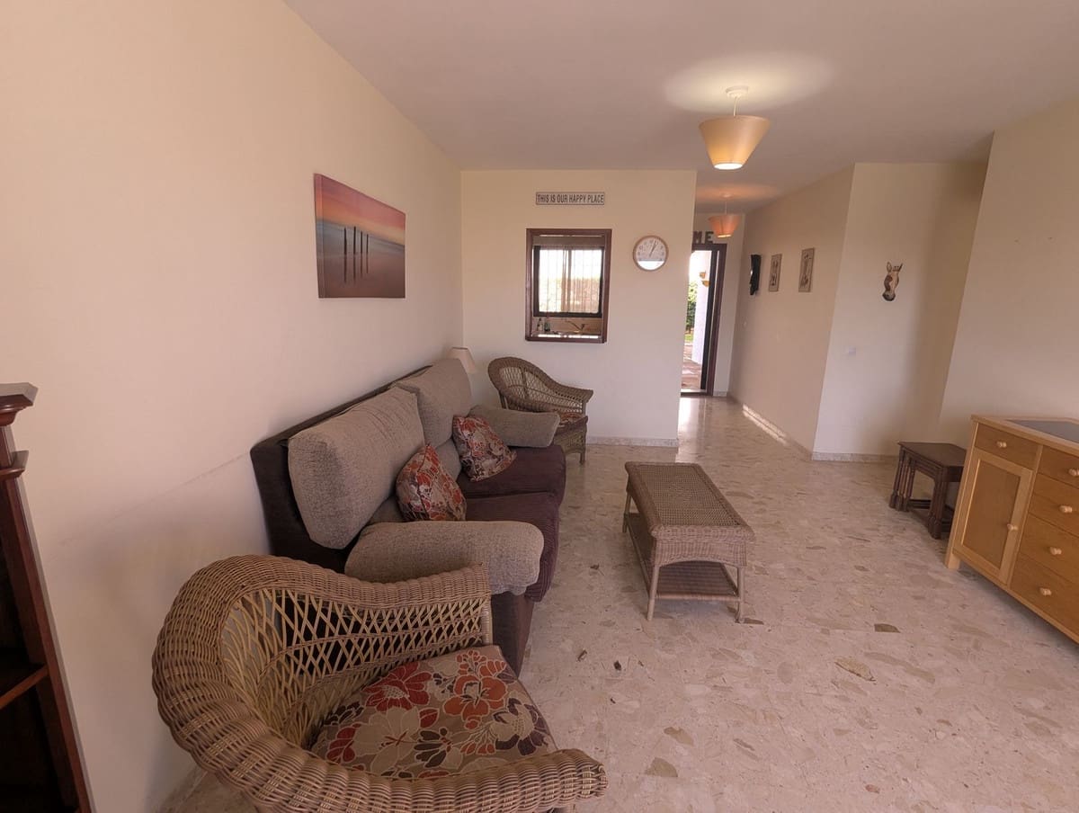 2 Zimmer Apartment zu verkaufen in El Faro mit Pool - 250.000 € (Ref: 9674038)