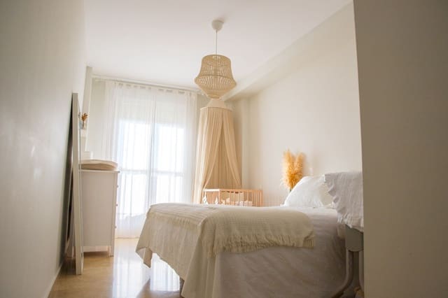 2 soveværelse Lejlighed til salg i La Duquesa / Puerto de la Duquesa, Manilva - € 250.000 (Ref: 9674052)