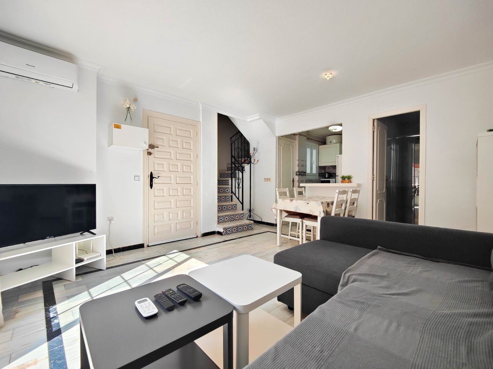 2 sypialnia Penthouse na sprzedaż w Torrevieja z basenem - 215 000 € (Ref: 9682435)