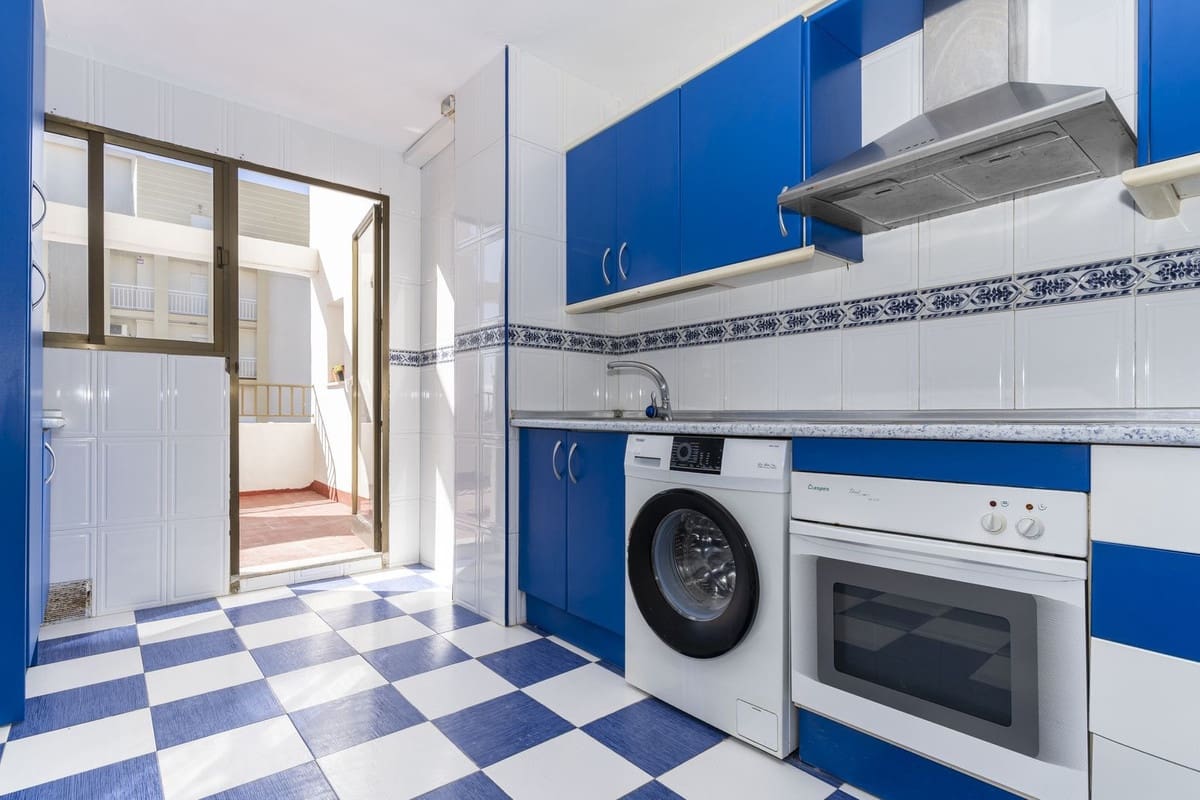 4 soveværelse Lejlighed til salg i San Luis de Sabinillas med garage - € 329.000 (Ref: 9682439)