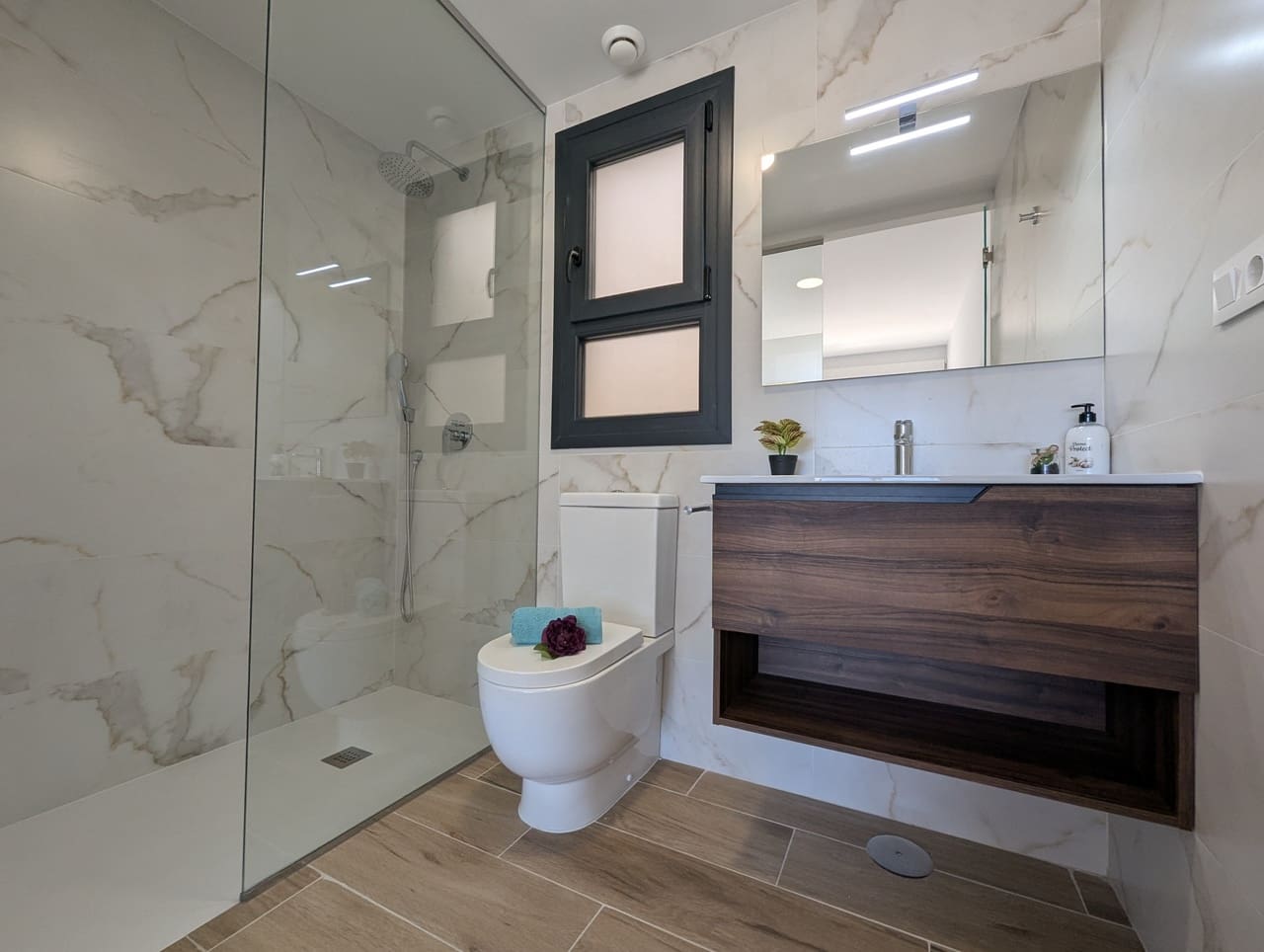 2 bedroom Penthouse for sale in Villamartin with garage - € 310,000 (Ref: 9683455)