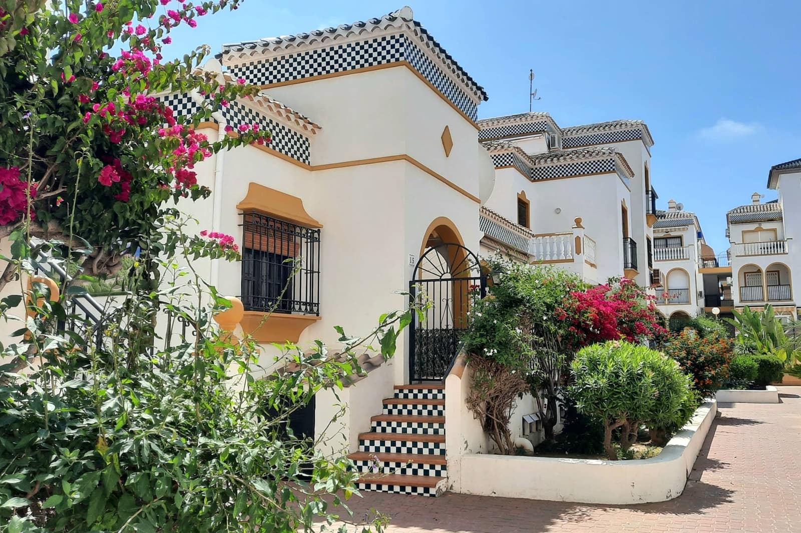 2 chambre Bungalow à vendre à Torrevieja avec piscine - 198 000 € (Ref: 9683456)