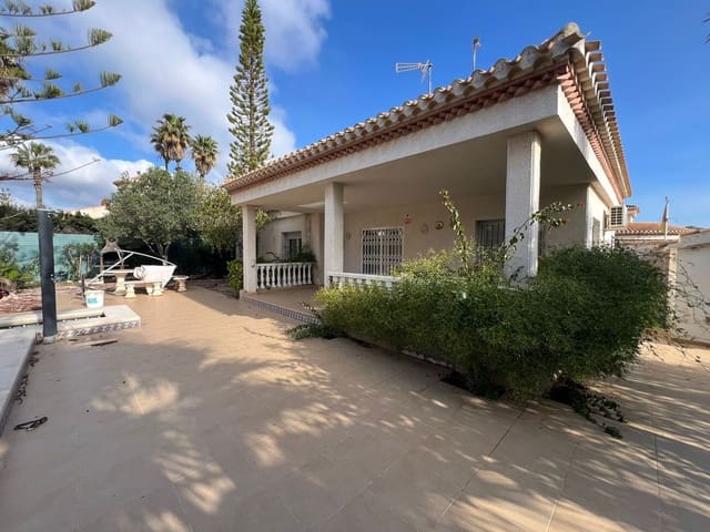 3 slaapkamer Villa te koop in La Zenia, Orihuela met zwembad garage - € 540.000 (Ref: 9686283)