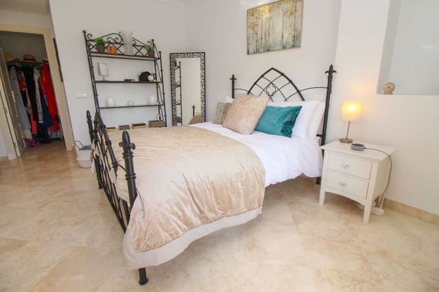 2 slaapkamer Appartement te koop in Elviria, Marbella - € 335.000 (Ref: 9686285)