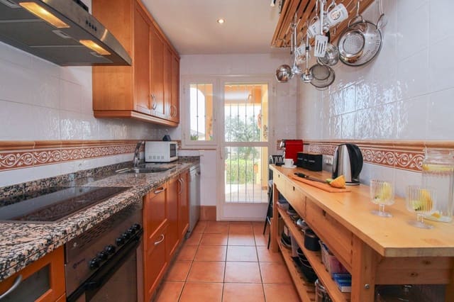 2 slaapkamer Appartement te koop in Elviria, Marbella - € 335.000 (Ref: 9686285)