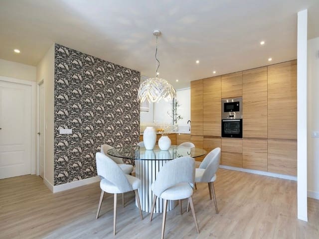 2 bedroom Apartment for sale in Los Boliches , Fuengirola - € 560,000 (Ref: 9690401)