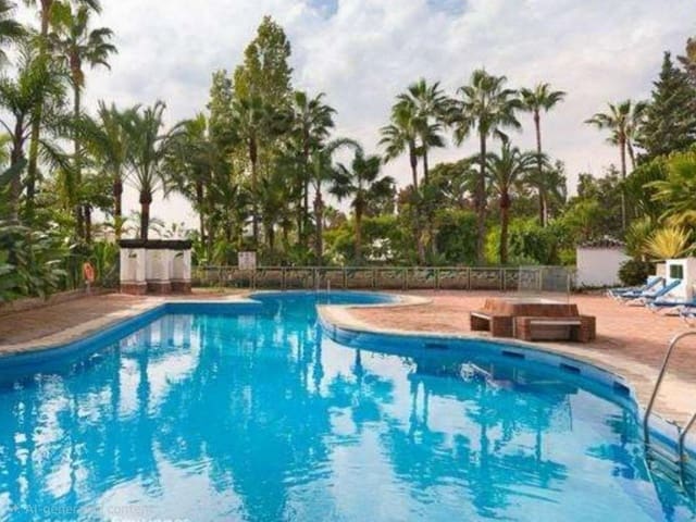 2 sypialnia Apartament na sprzedaż w La Reserva, Marbella z basenem - 350 000 € (Ref: 9690404)