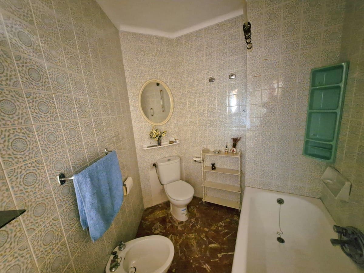 Apartment for sale in Benalmadena with pool - € 170,000 (Ref: 9690406)