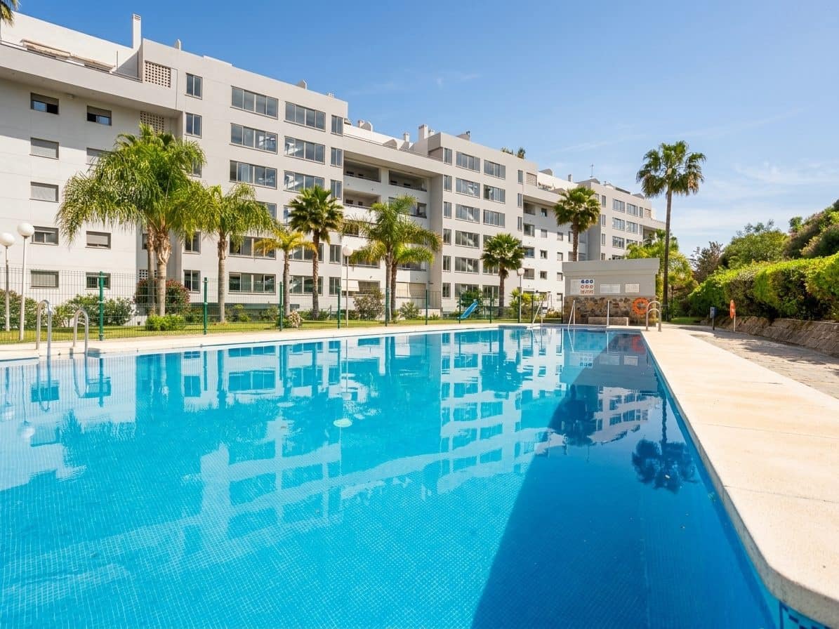 3 bedroom Apartment for sale in Mijas Costa with pool garage - € 600,000 (Ref: 9690411)