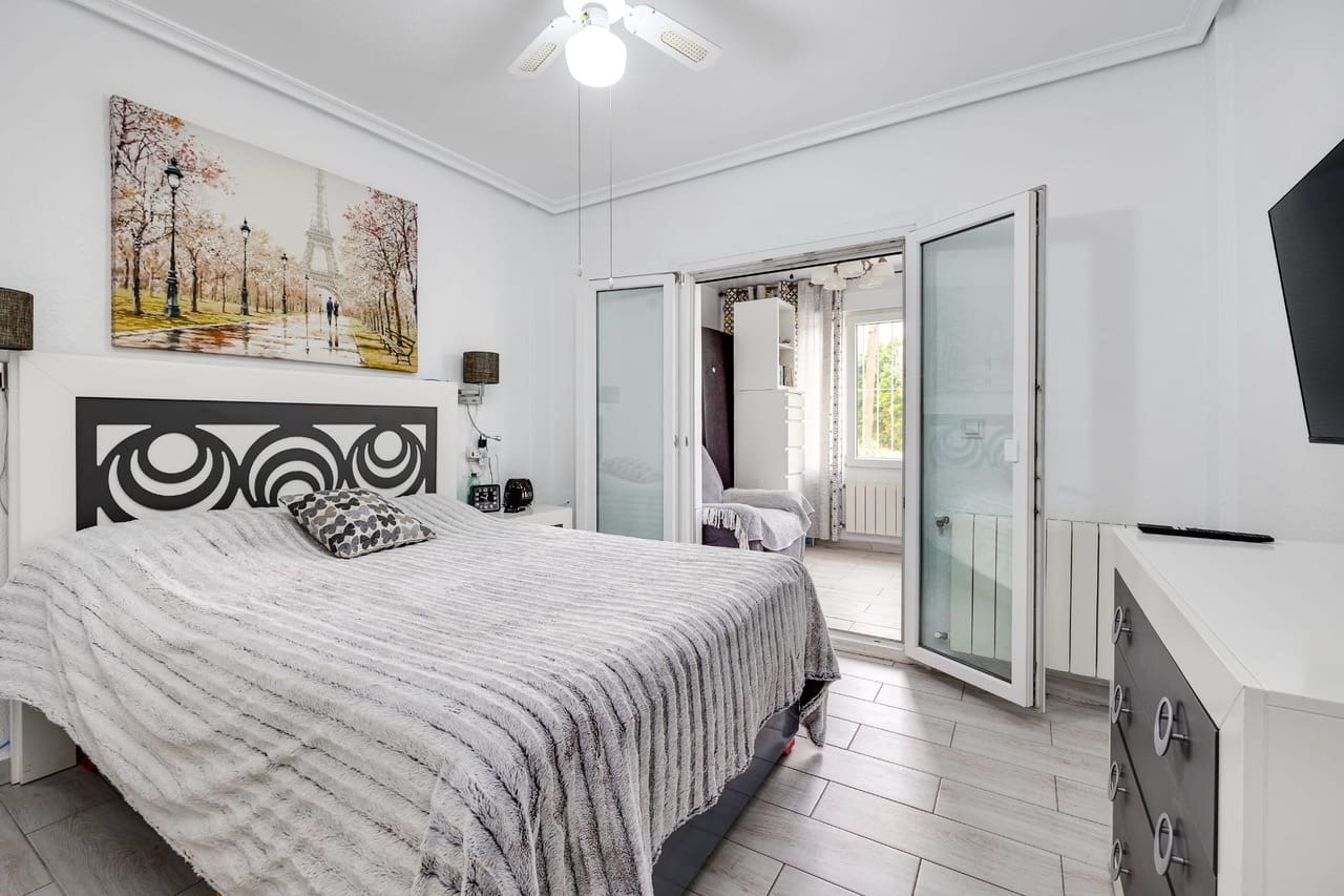 3 quarto Casa em Banda para venda em Torrevieja com garagem - 249 900 € (Ref: 9690418)