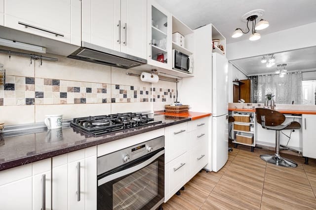 3 makuuhuone Omakotitalo myytävänä paikassa Parque Acuático - Sector 25, Torrevieja mukana 
autotalli - 249 900 € (Ref: 9690418)