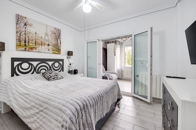 3 makuuhuone Omakotitalo myytävänä paikassa Parque Acuático - Sector 25, Torrevieja mukana 
autotalli - 249 900 € (Ref: 9690418)