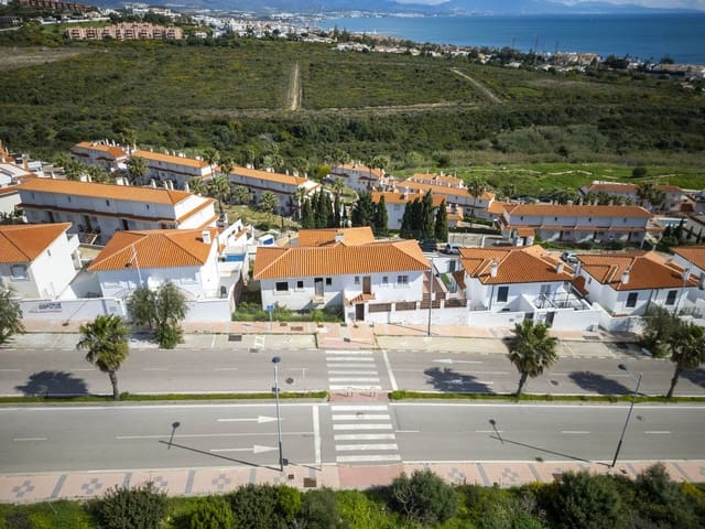 4 soveværelse Byhus til salg i La Duquesa / Puerto de la Duquesa, Manilva med garage - € 395.000 (Ref: 9690433)