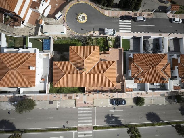 4 soveværelse Byhus til salg i La Duquesa / Puerto de la Duquesa, Manilva med garage - € 395.000 (Ref: 9690433)