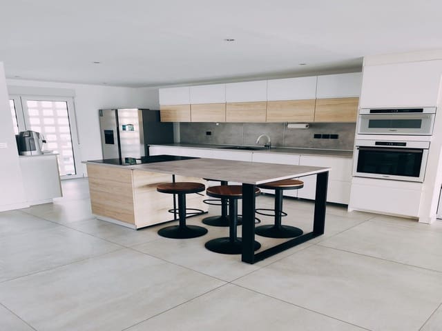 Casa de 5 habitaciones en El Faro de Calaburra - Chaparral, Mijas en venta con piscina garaje - 1.000.000 € (Ref: 9690434)