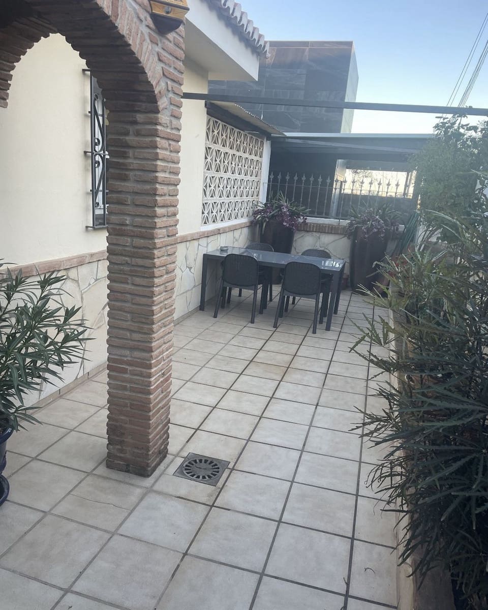 9 soveværelse Villa til salg i Fuengirola med swimmingpool garage - € 899.000 (Ref: 9690435)
