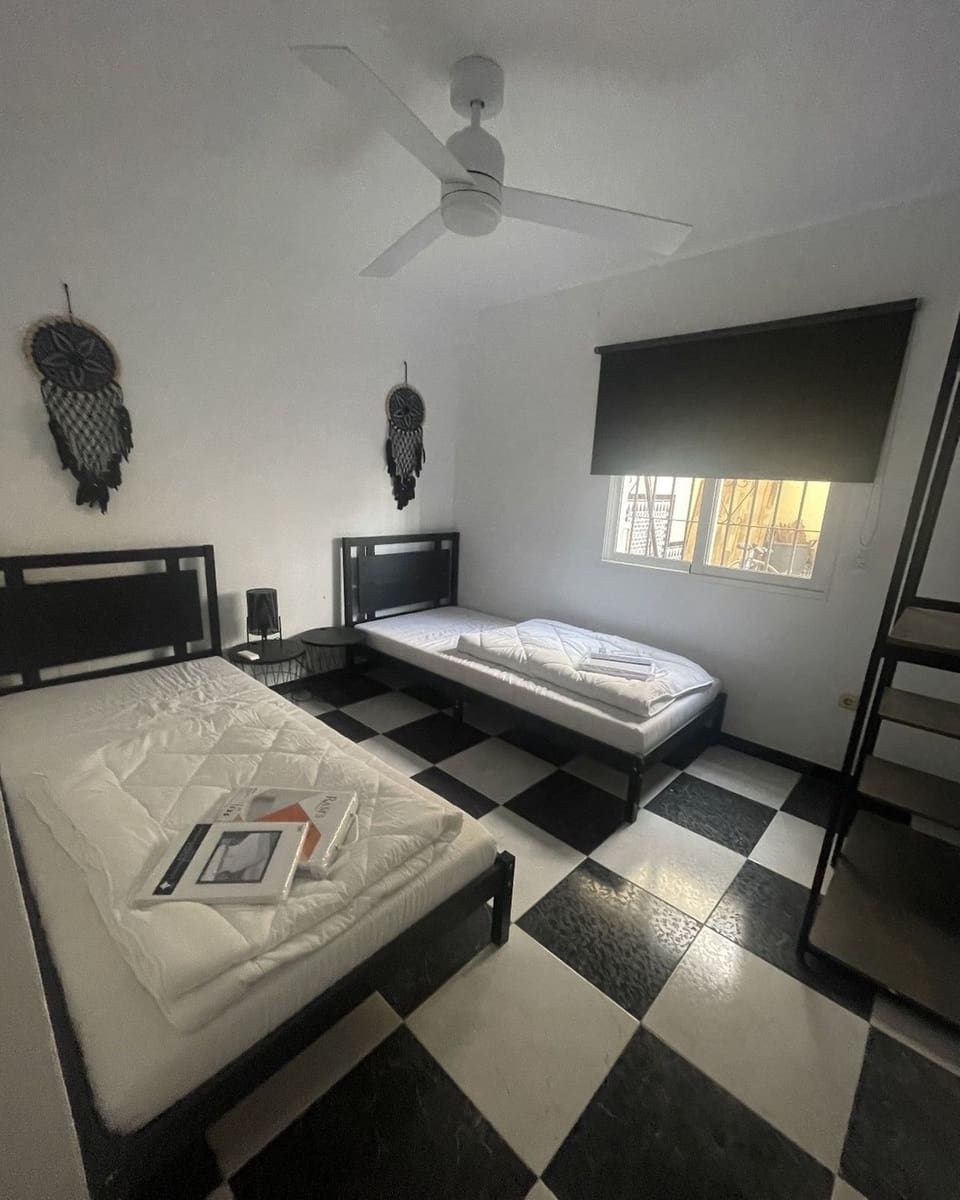 9 soveværelse Villa til salg i Fuengirola med swimmingpool garage - € 899.000 (Ref: 9690435)