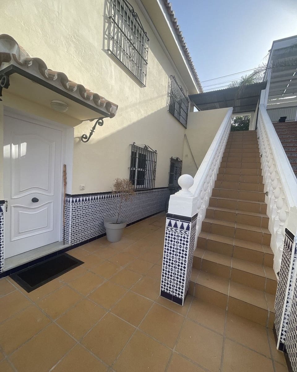 9 chambre Villa/Maison à vendre à Fuengirola avec piscine garage - 899 000 € (Ref: 9690435)