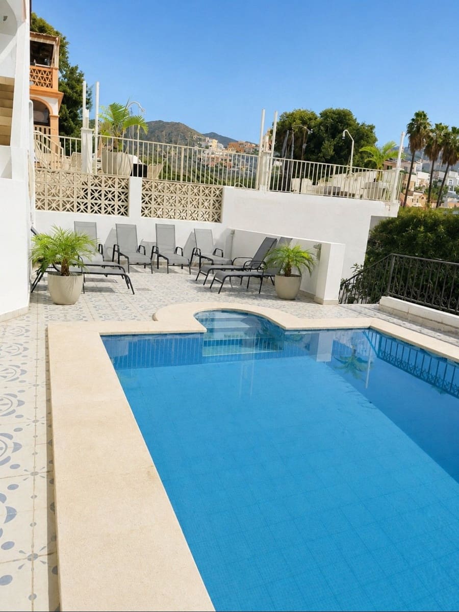 9 sypialnia Willa na sprzedaż w Fuengirola z basenem garażem - 850 000 € (Ref: 9690435)