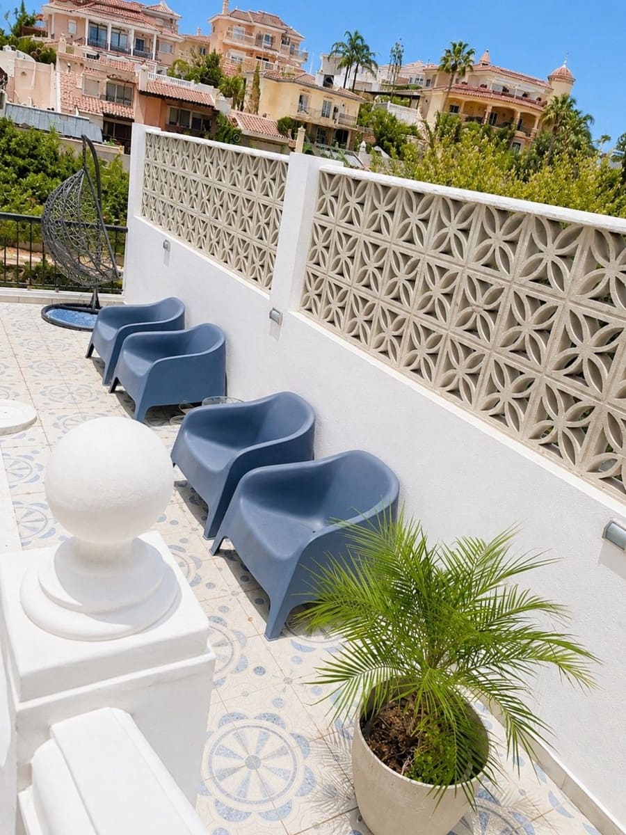 9 sypialnia Willa na sprzedaż w Fuengirola z basenem garażem - 850 000 € (Ref: 9690435)