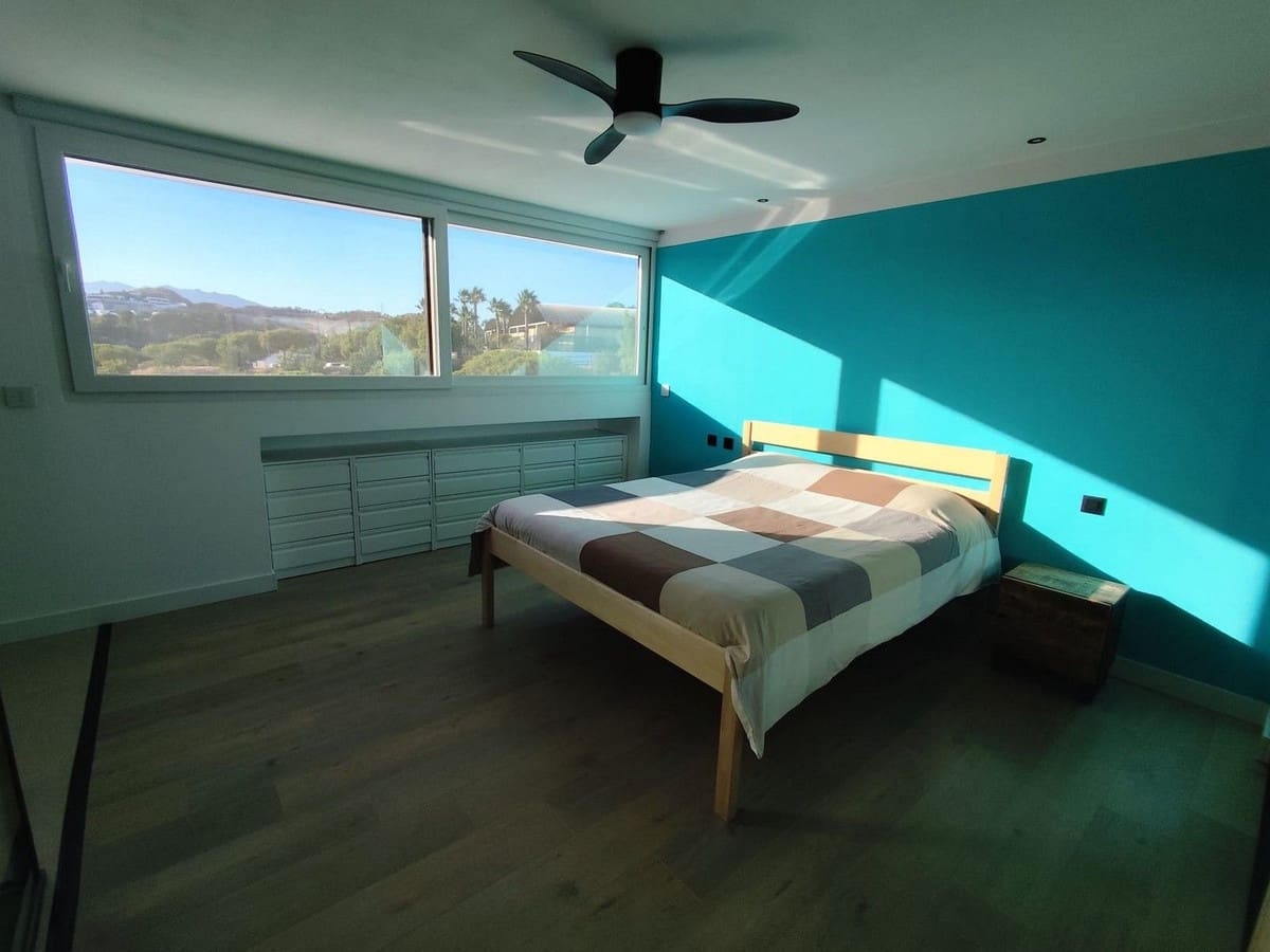 5 makuuhuone Rivitalo myytävänä paikassa Mijas Costa mukana uima-altaan 
autotalli - 1 000 000 € (Ref: 9690436)