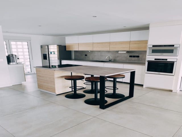 5 sypialnia Dom szeregowy na sprzedaż w El Faro de Calaburra - Chaparral, Mijas z basenem garażem - 1 000 000 € (Ref: 9690436)