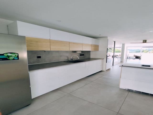 5 quarto Moradia em Banda para venda em El Faro de Calaburra - Chaparral, Mijas com piscina garagem - 1 000 000 € (Ref: 9690436)