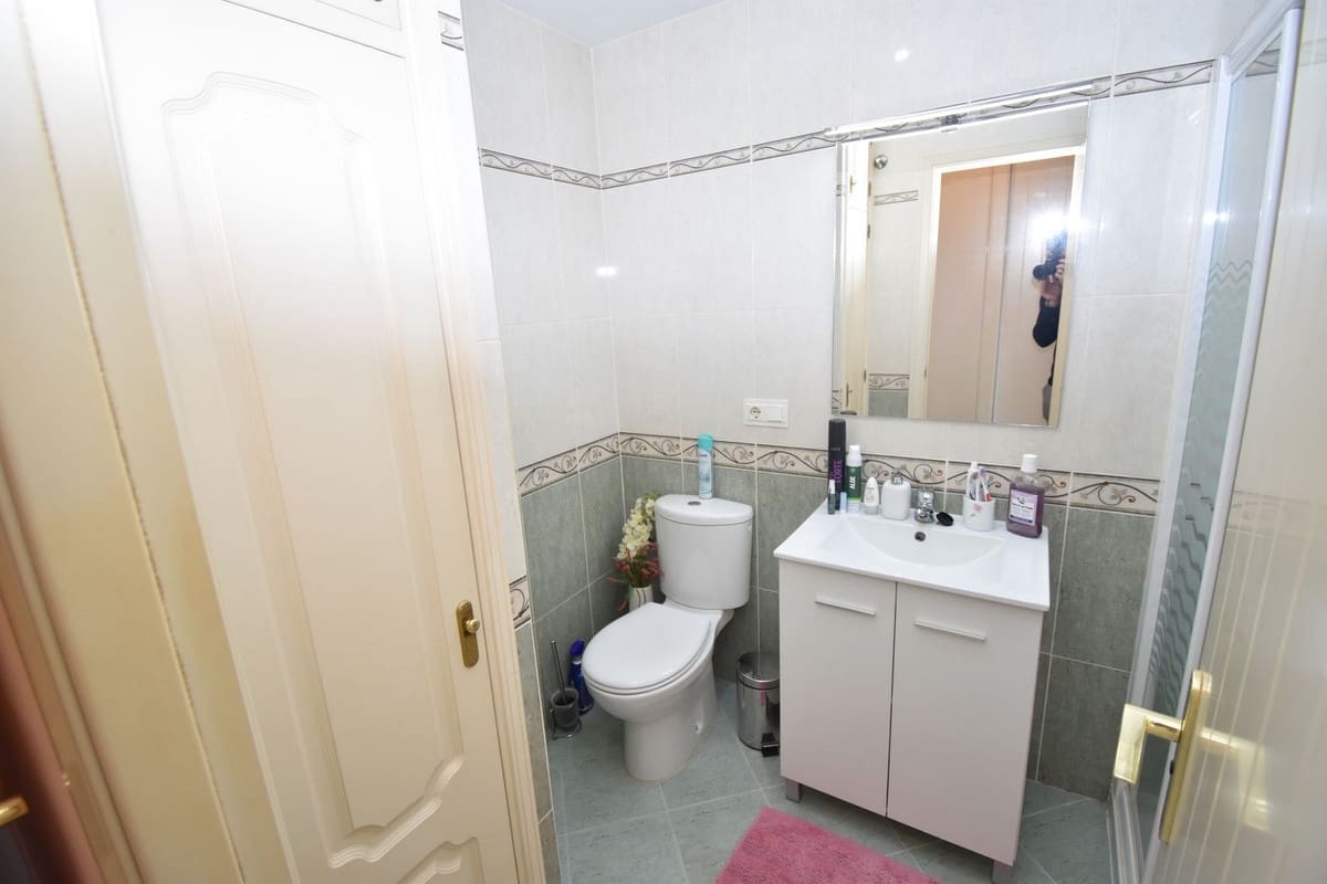 2 bedroom Apartment for sale in Calahonda with pool - € 349,999 (Ref: 9695208)