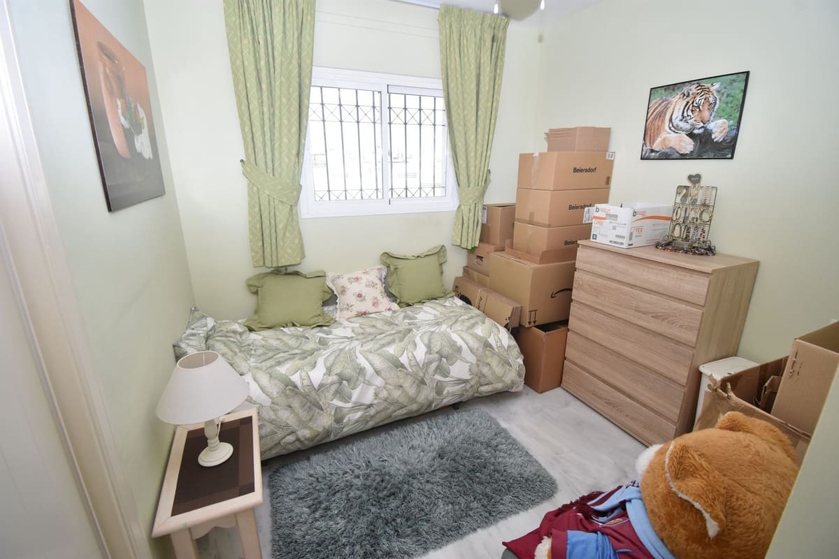 2 bedroom Apartment for sale in Calahonda with pool - € 349,999 (Ref: 9695208)