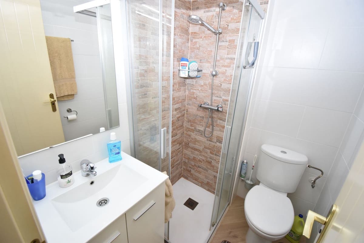 2 bedroom Apartment for sale in Calahonda with pool - € 349,999 (Ref: 9695208)