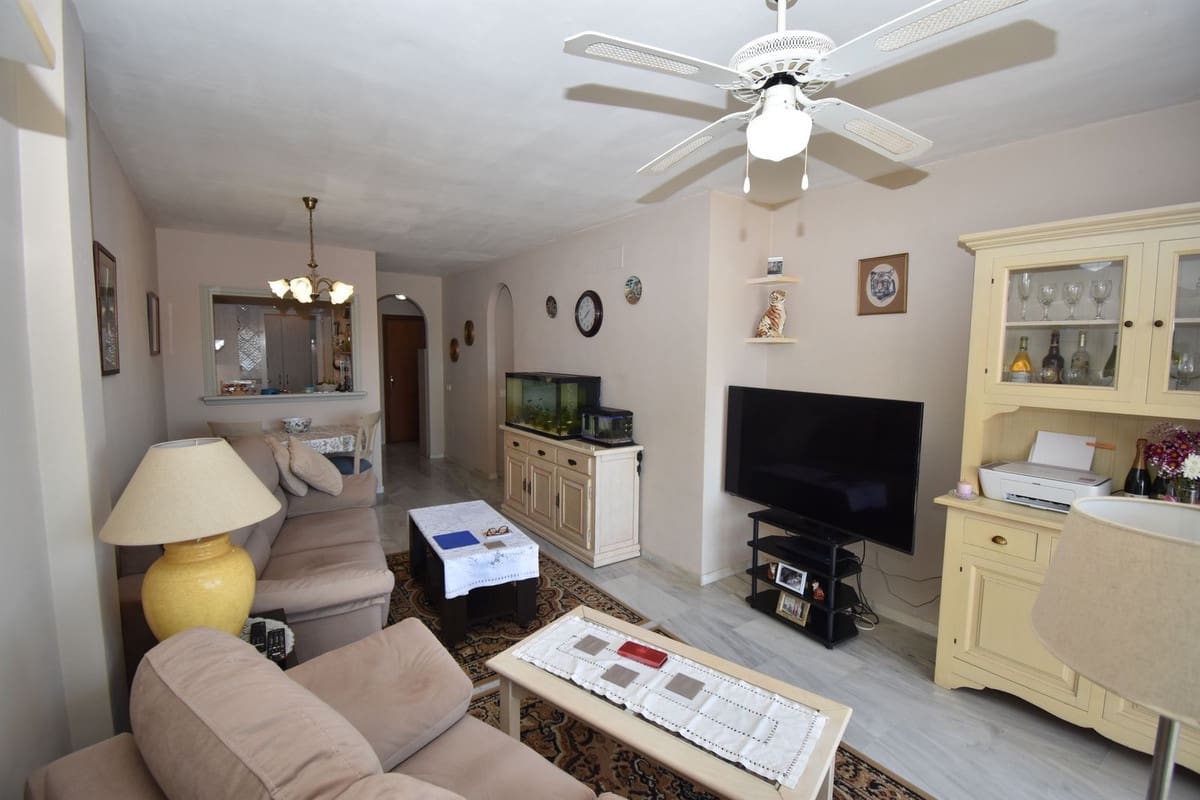 2 bedroom Apartment for sale in Calahonda with pool - € 349,999 (Ref: 9695208)