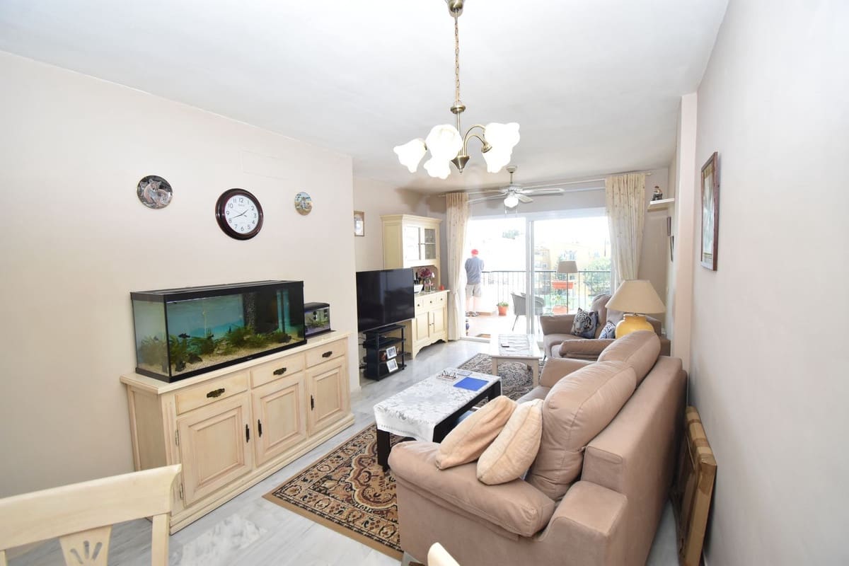 2 bedroom Apartment for sale in Calahonda with pool - € 349,999 (Ref: 9695208)