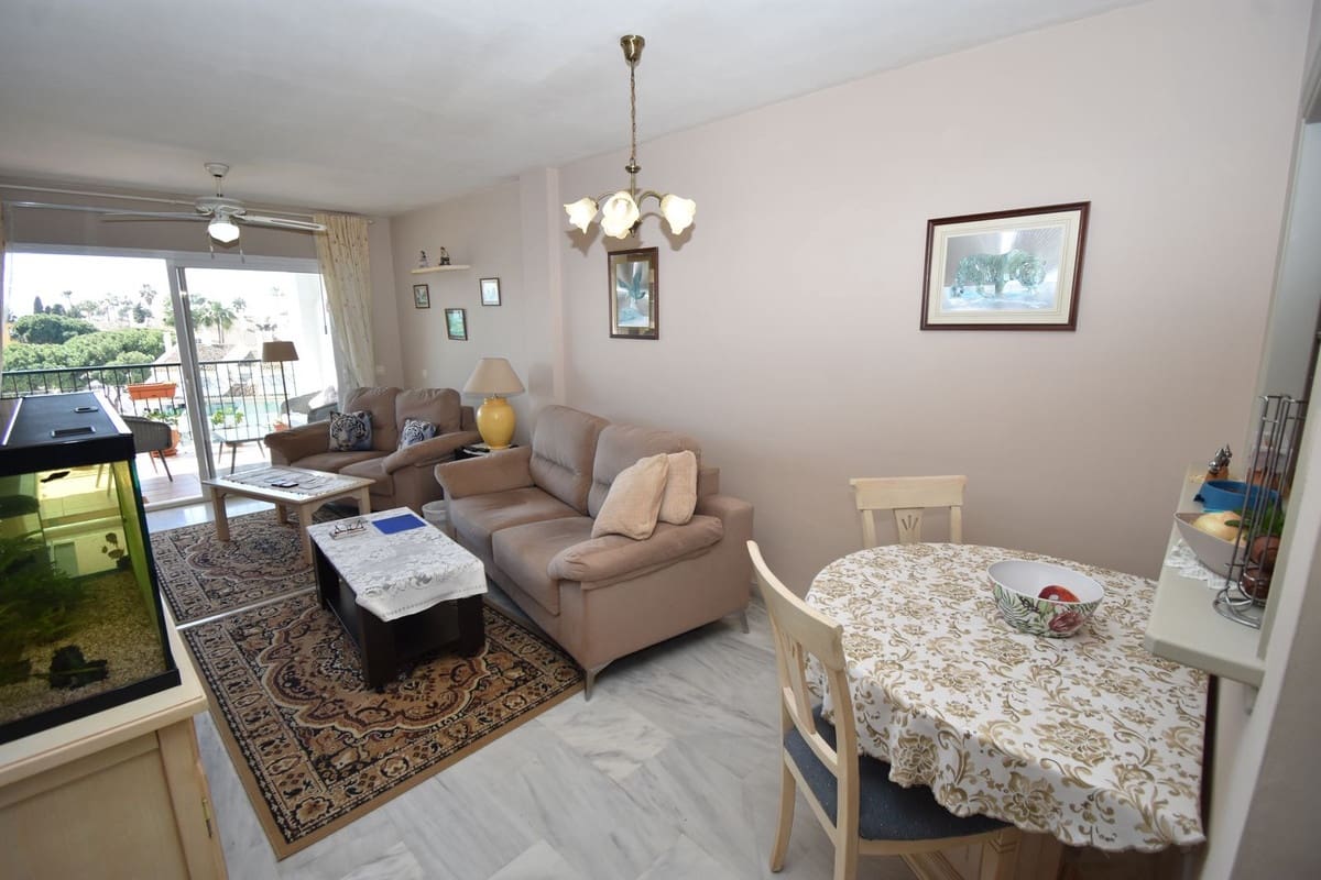 2 bedroom Apartment for sale in Calahonda with pool - € 349,999 (Ref: 9695208)