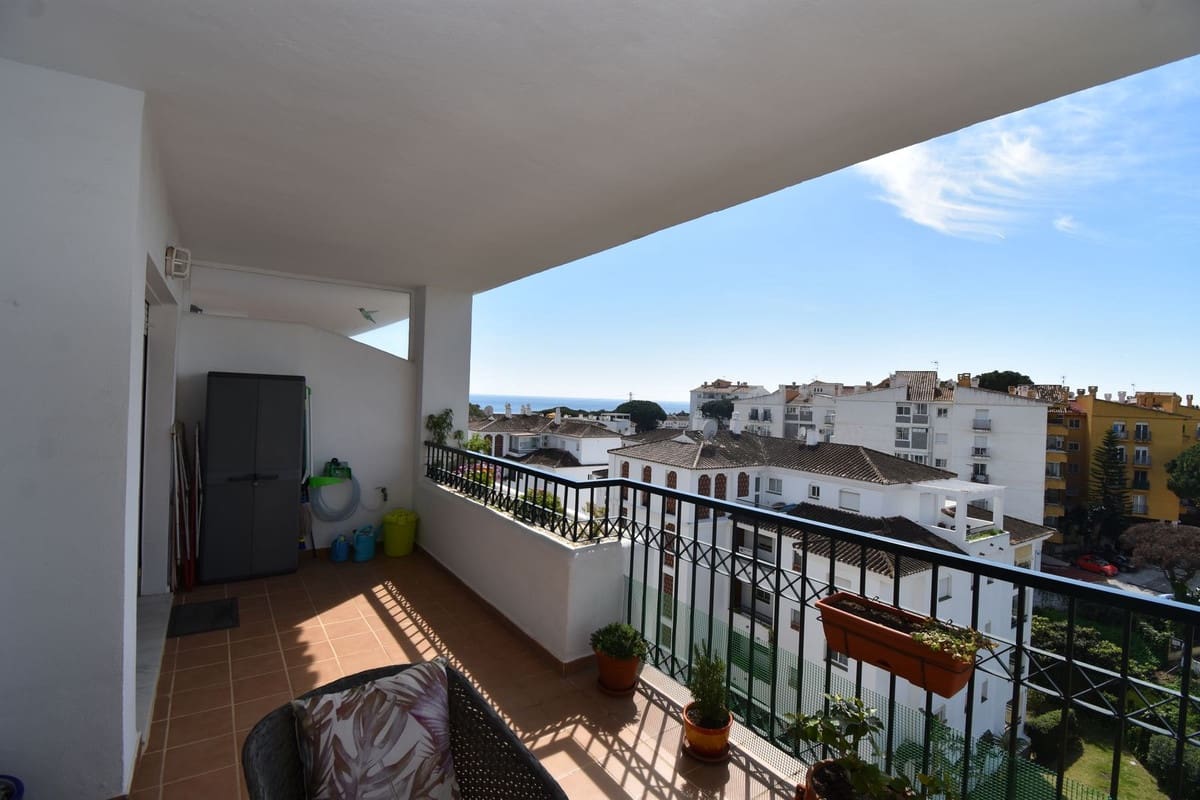 2 bedroom Apartment for sale in Calahonda with pool - € 349,999 (Ref: 9695208)
