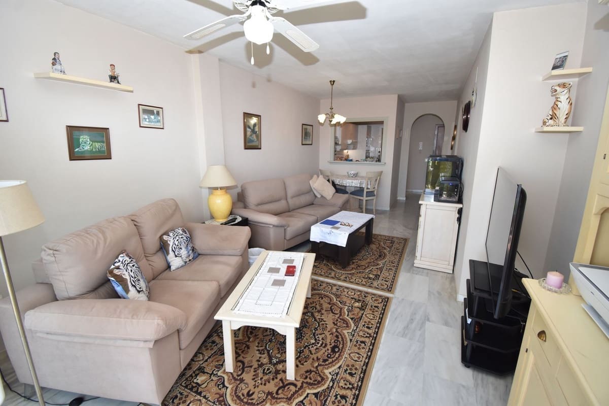 2 bedroom Apartment for sale in Calahonda with pool - € 349,999 (Ref: 9695208)