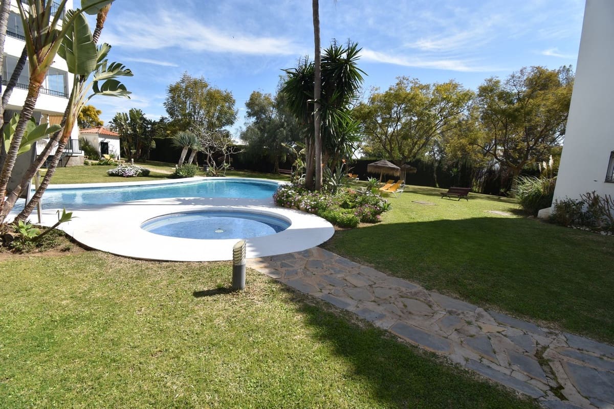 2 soveværelse Lejlighed til salg i Calahonda med swimmingpool - € 360.000 (Ref: 9695208)