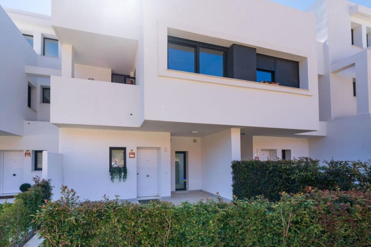 4 soveværelse Byhus til salg i Manilva med garage - € 799.000 (Ref: 9695227)