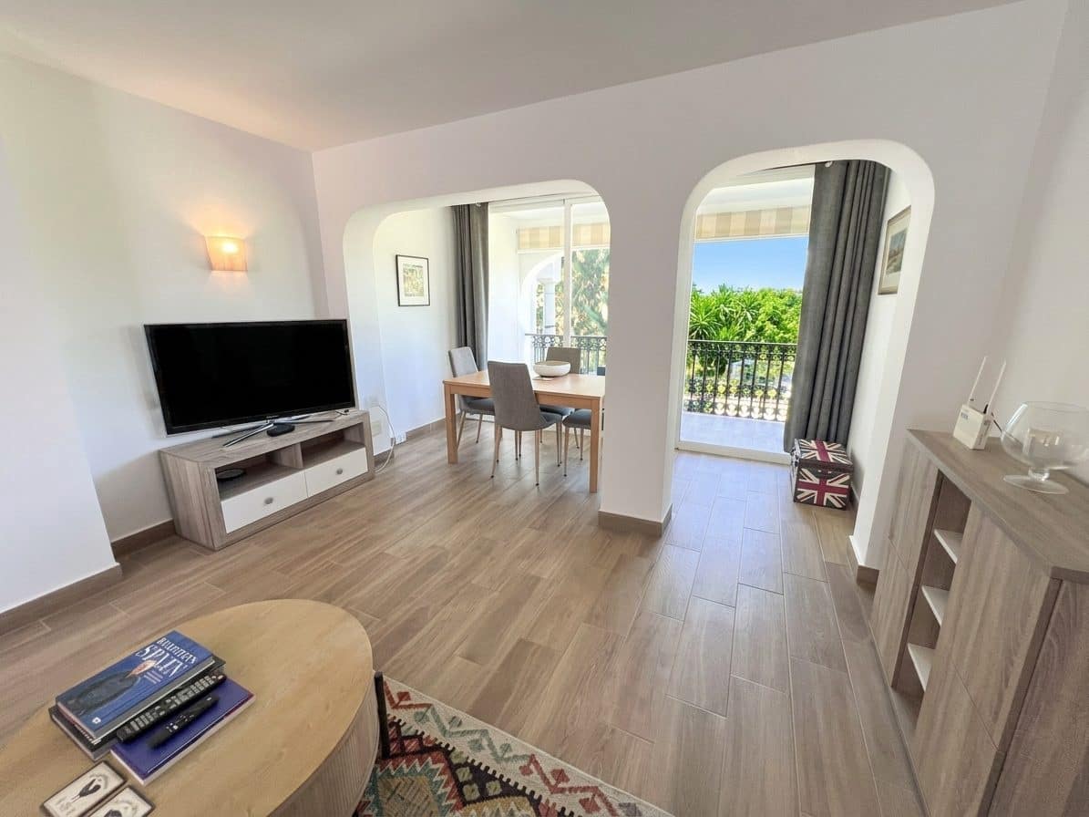 1 makuuhuone Huoneisto myytävänä paikassa El Paraiso mukana uima-altaan - 249 500 € (Ref: 9698731)