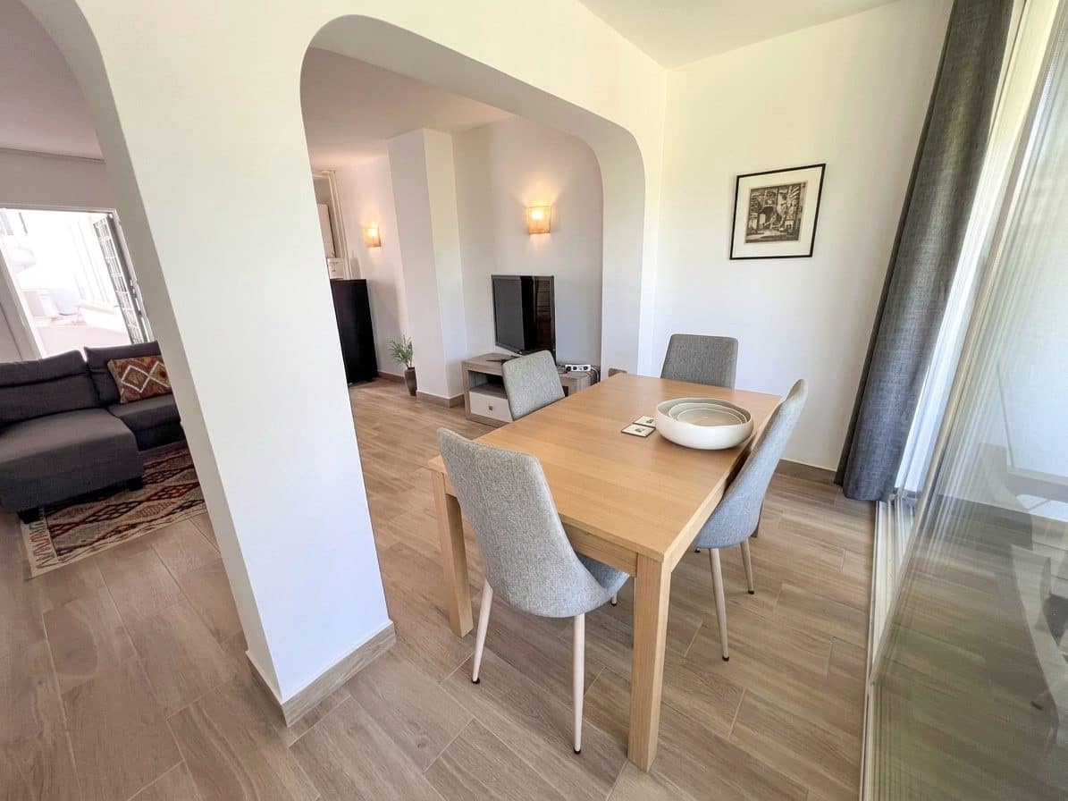 1 makuuhuone Huoneisto myytävänä paikassa El Paraiso mukana uima-altaan - 249 500 € (Ref: 9698731)