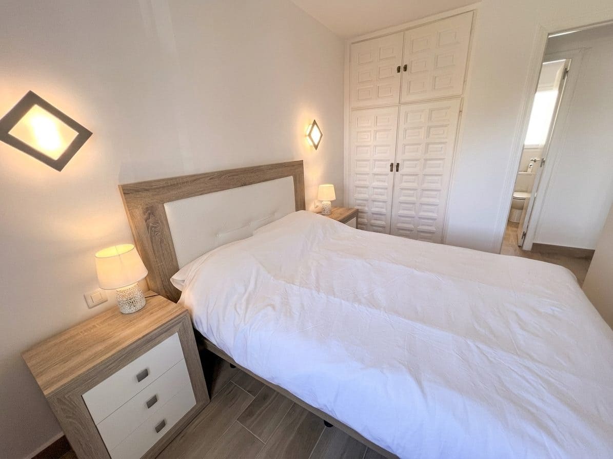 1 makuuhuone Huoneisto myytävänä paikassa El Paraiso mukana uima-altaan - 249 500 € (Ref: 9698731)