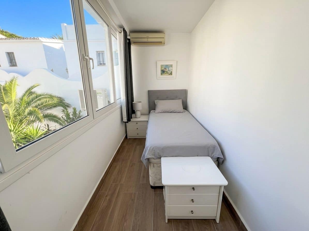 1 makuuhuone Huoneisto myytävänä paikassa El Paraiso mukana uima-altaan - 249 500 € (Ref: 9698731)