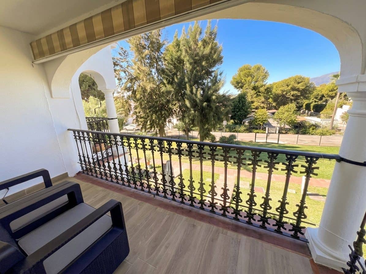 1 makuuhuone Huoneisto myytävänä paikassa El Paraiso mukana uima-altaan - 249 500 € (Ref: 9698731)